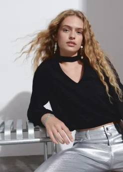 Blusa Lisa Com Colar Choker