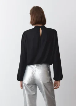 Blusa Lisa Com Colar Choker