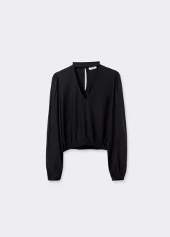 Blusa Lisa Com Colar Choker