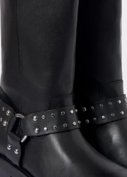Bota Biker Com Tachas E Ponta Quadrada