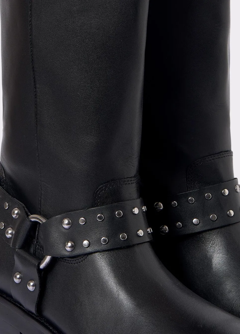 Bota Biker Com Tachas E Ponta Quadrada