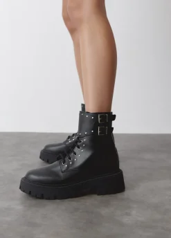 Bota Cordoes Tachas
