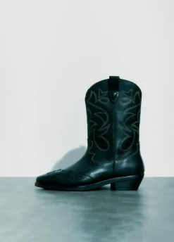 Bota Cowboy Com Pesponto Em Contraste