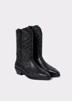 Bota Cowboy Com Pesponto Em Contraste