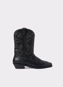Bota Cowboy Com Pesponto Em Contraste