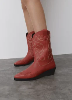 Bota Cowboy Com Pesponto Em Contraste