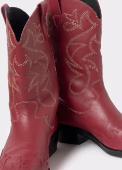 Bota Cowboy Com Pesponto Em Contraste