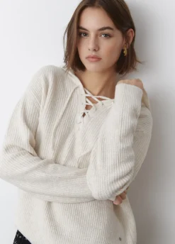 Camisola Capuz Cordas