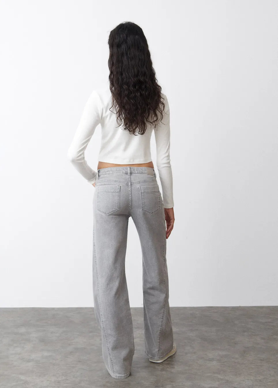 Jeans Alargadas Com Corte Lateral