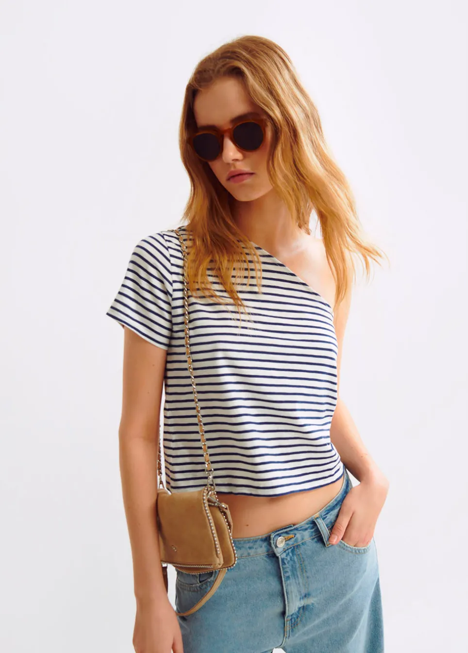 T-Shirt Assimetrica Riscas