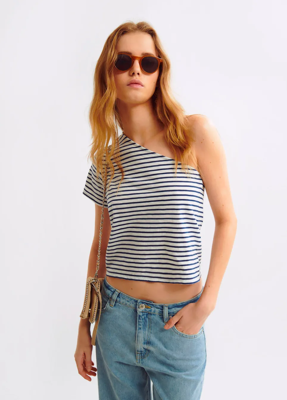 T-Shirt Assimetrica Riscas