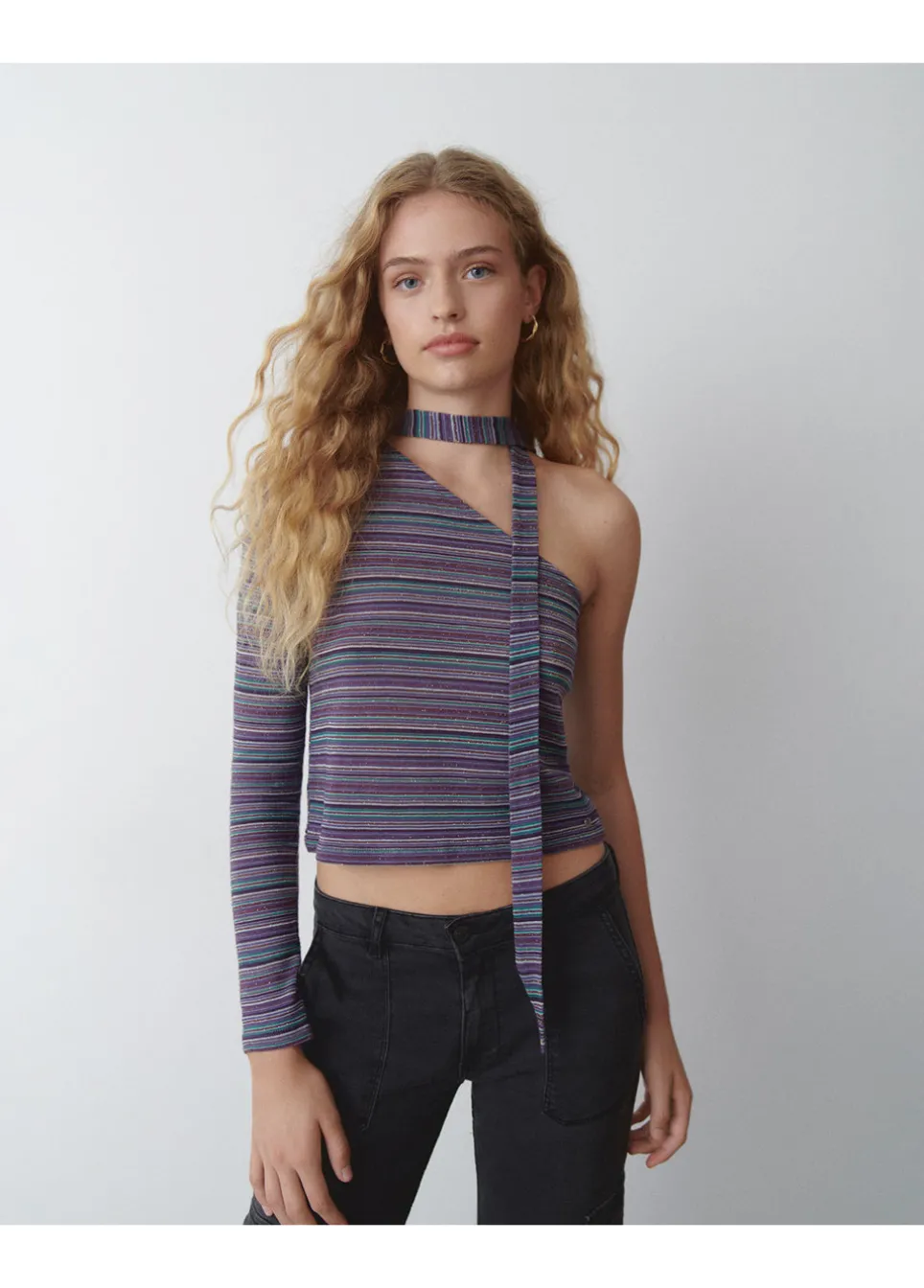 T-Shirt De Manga Comprida Assimetrica Com Colar Choker