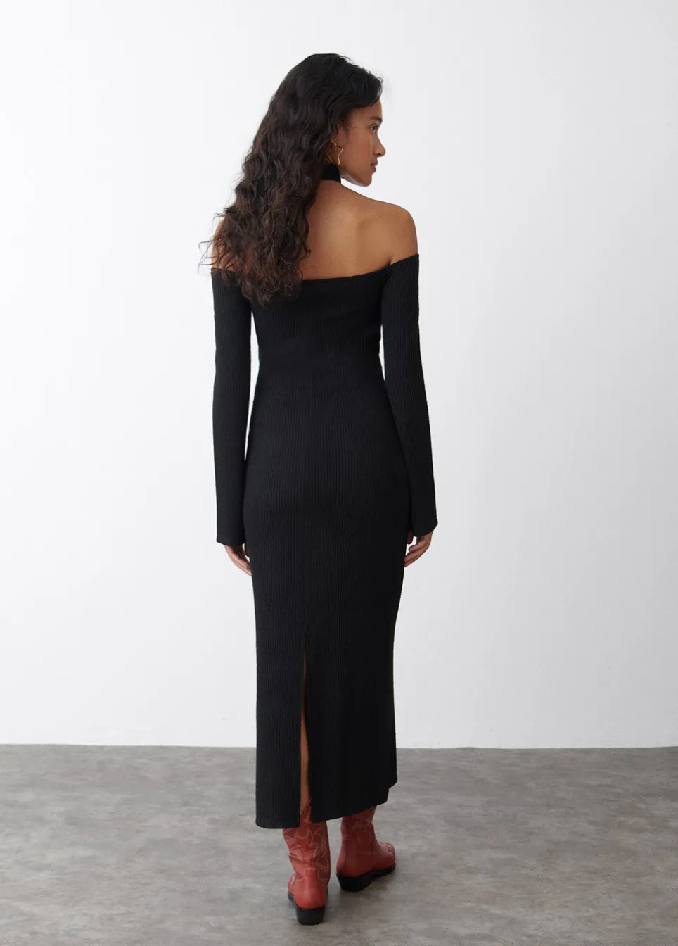 Vestido Comprido Com Decote E Ombros Com Chock