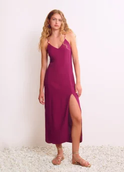 Vestido Comprido Liso Detalhe Contas